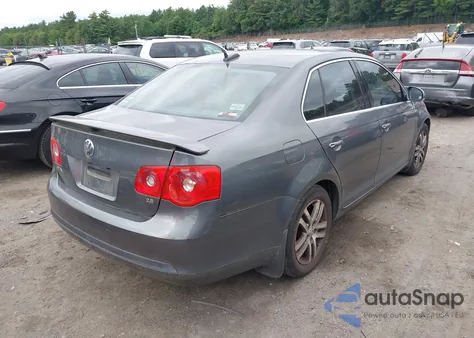 2006 Volkswagen Jetta 2.5 z USA, uszkodzony, nr VIN 3VWDF71K16M629021